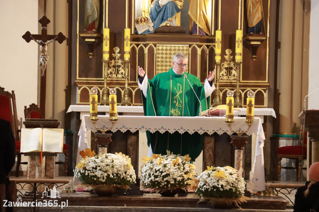 Fotorelacja - Poświęcenie Standaru Sp1 w Porębie