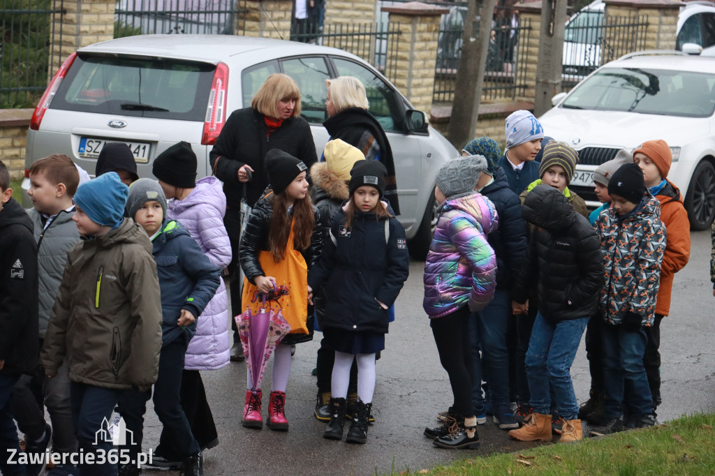 Fotorelacja - Poświęcenie Standaru Sp1 w Porębie