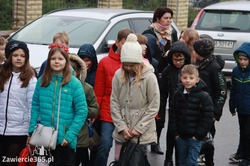Fotorelacja - Poświęcenie Standaru Sp1 w Porębie