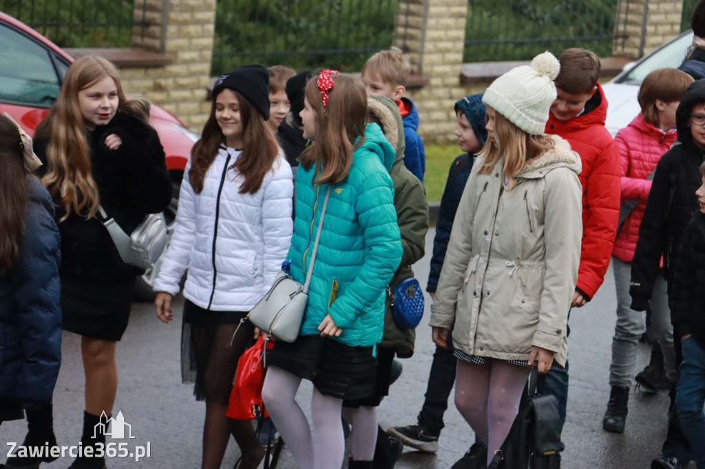 Fotorelacja - Poświęcenie Standaru Sp1 w Porębie