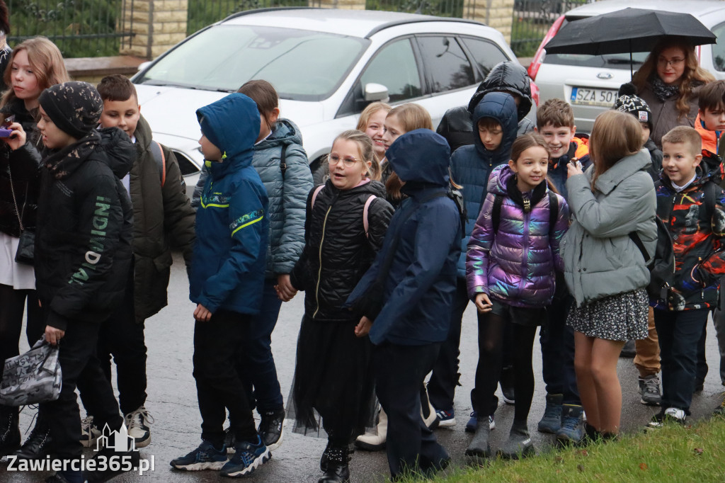 Fotorelacja - Poświęcenie Standaru Sp1 w Porębie