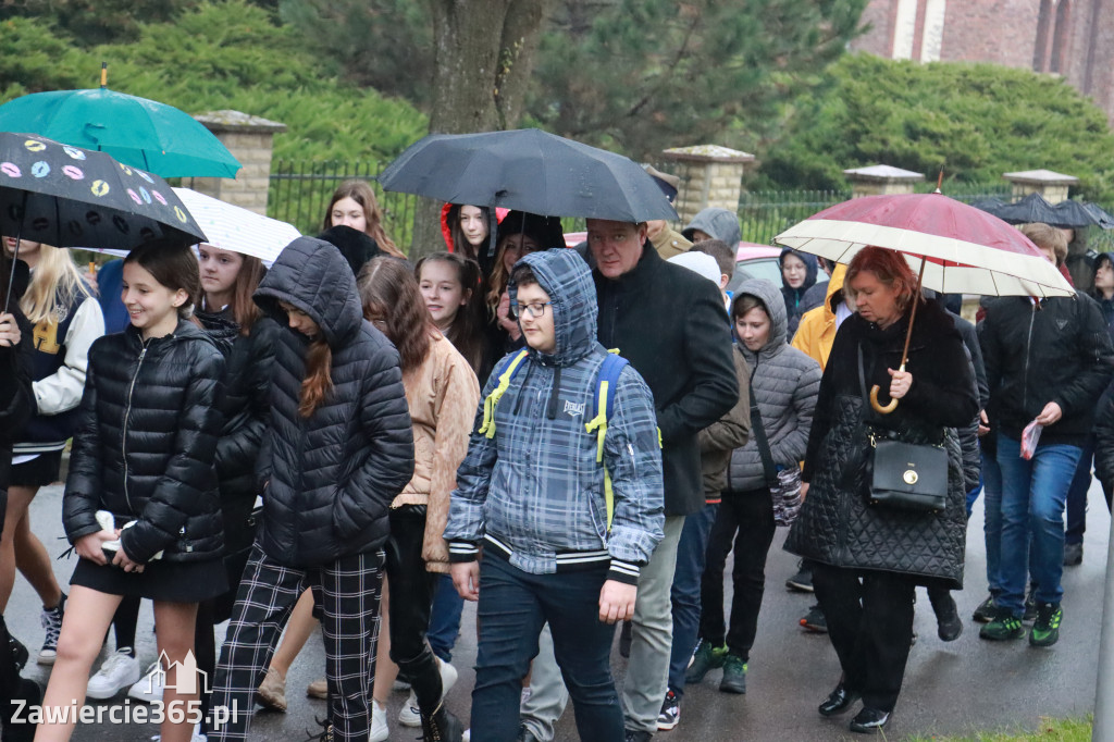 Fotorelacja - Poświęcenie Standaru Sp1 w Porębie