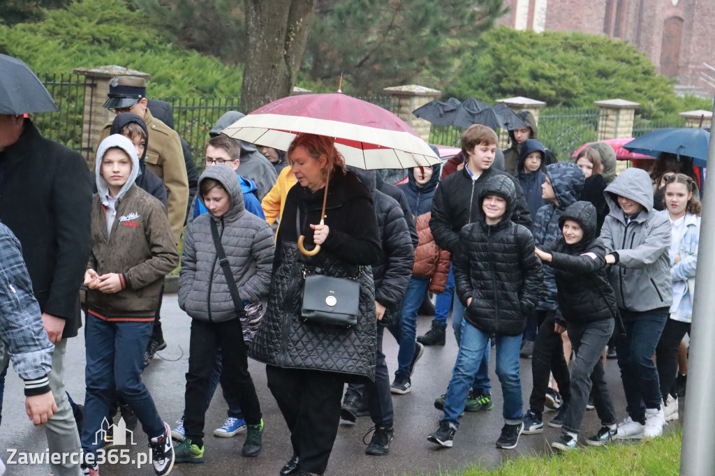 Fotorelacja - Poświęcenie Standaru Sp1 w Porębie
