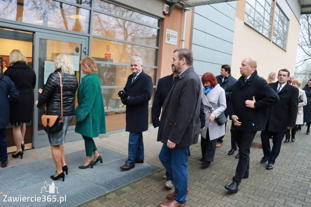 Fotorelacja - Poświęcenie Standaru Sp1 w Porębie