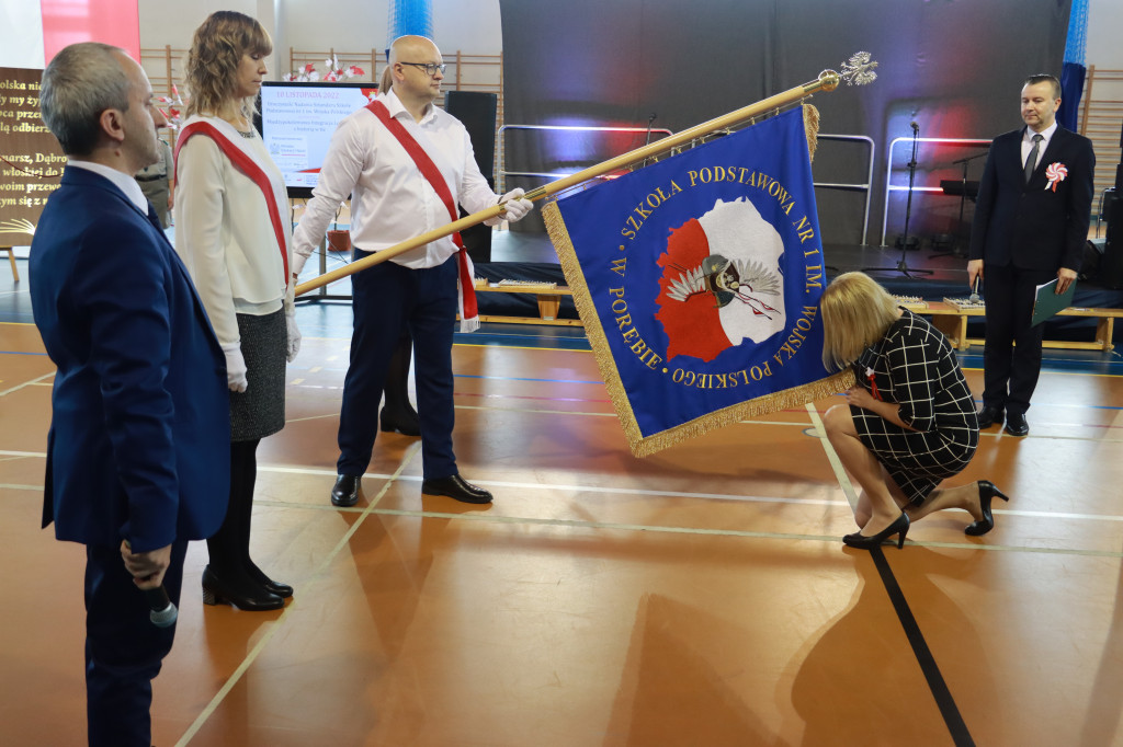 FOTORELACJA - Uroczystość Nadania Sztandaru Sp1 Poręba