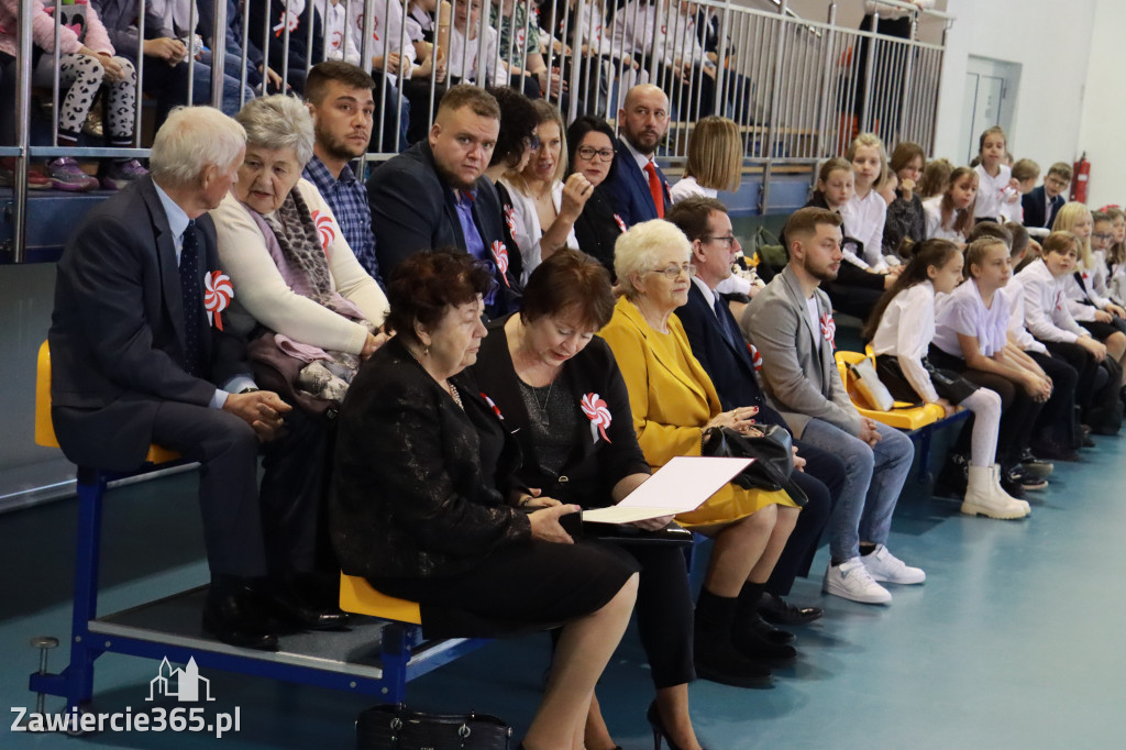 FOTORELACJA - Uroczystość Nadania Sztandaru Sp1 Poręba