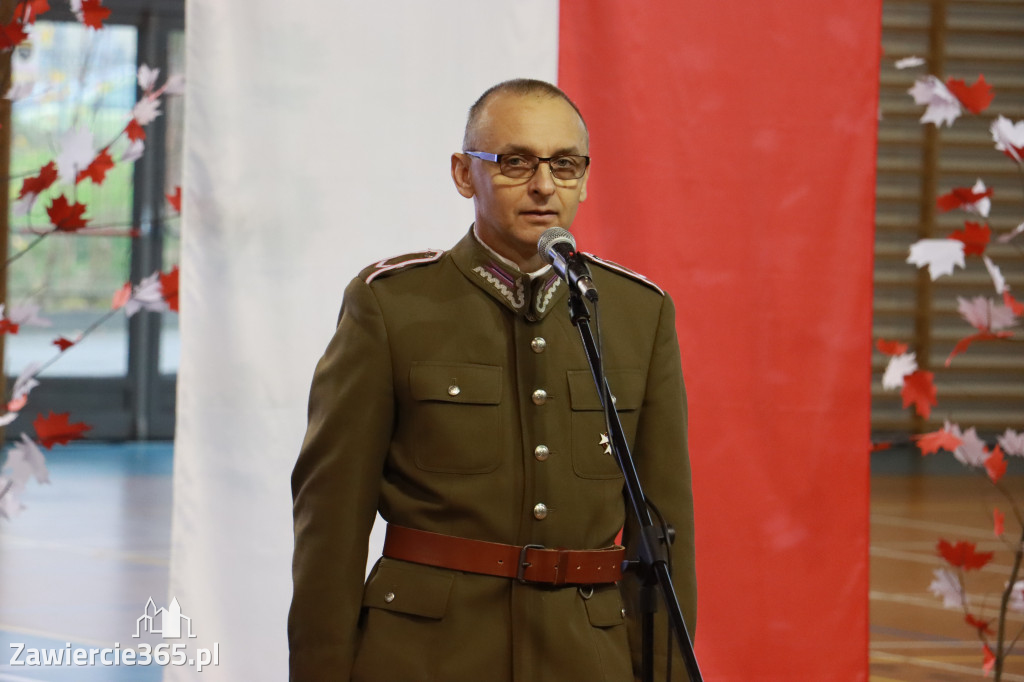 FOTORELACJA - Uroczystość Nadania Sztandaru Sp1 Poręba