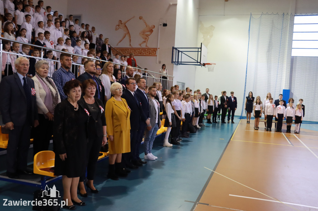FOTORELACJA - Uroczystość Nadania Sztandaru Sp1 Poręba