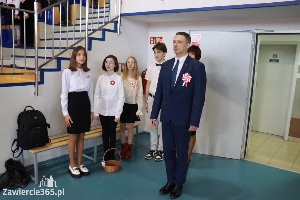 FOTORELACJA - Uroczystość Nadania Sztandaru Sp1 Poręba