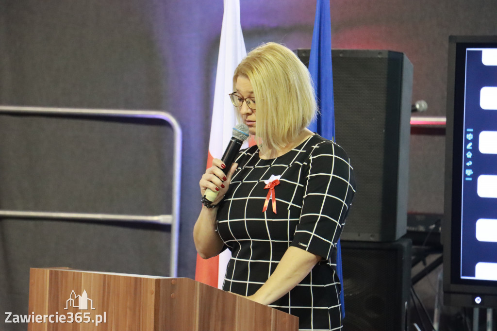 FOTORELACJA - Uroczystość Nadania Sztandaru Sp1 Poręba