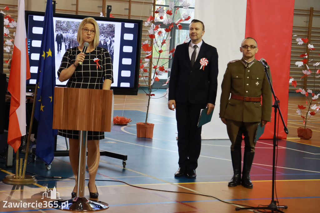 FOTORELACJA - Uroczystość Nadania Sztandaru Sp1 Poręba