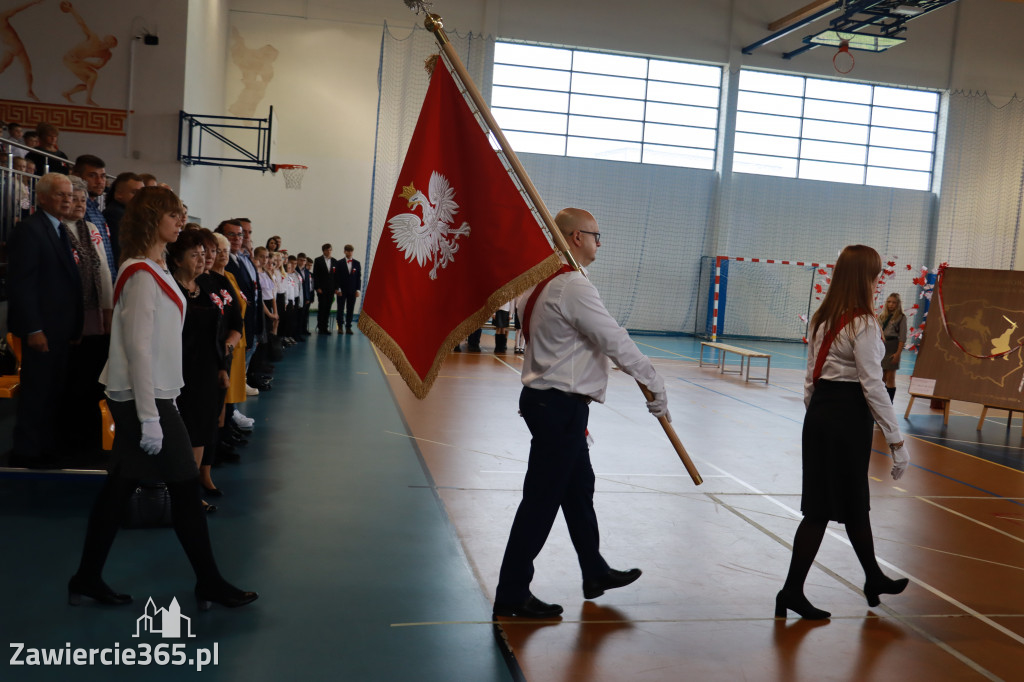 FOTORELACJA - Uroczystość Nadania Sztandaru Sp1 Poręba