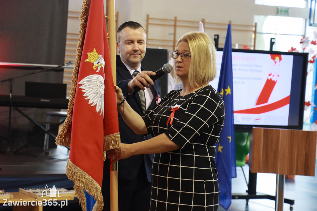 FOTORELACJA - Uroczystość Nadania Sztandaru Sp1 Poręba