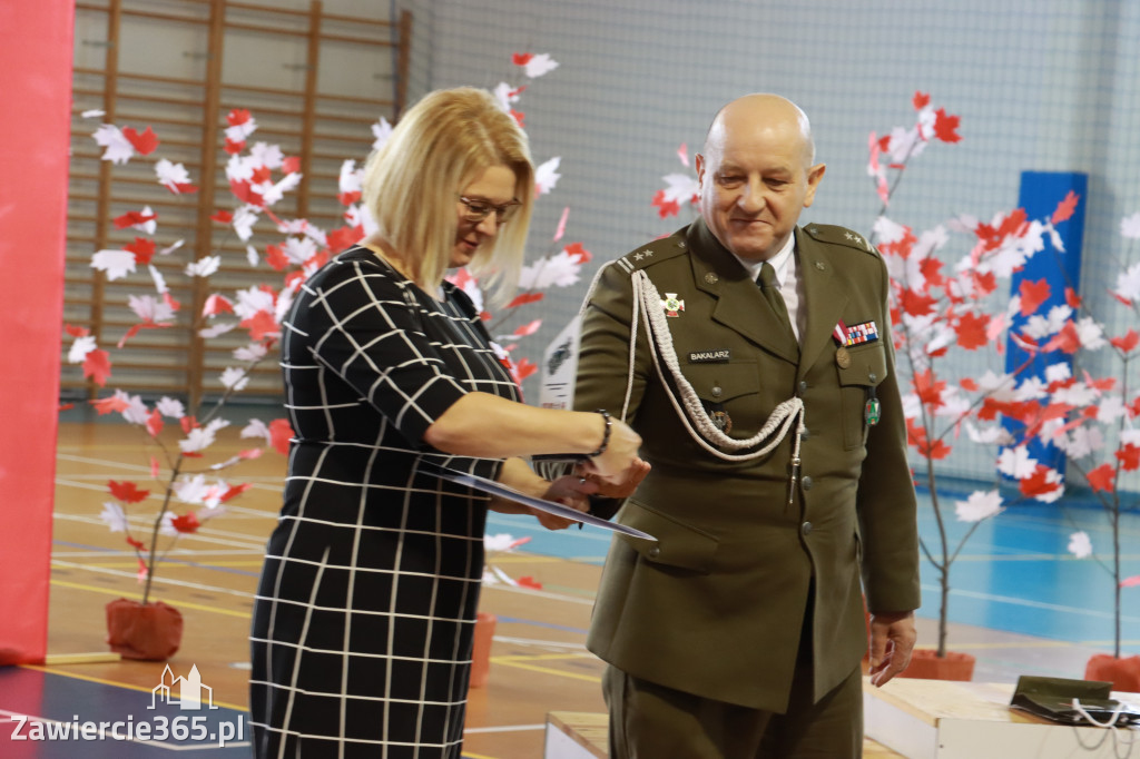 FOTORELACJA - Uroczystość Nadania Sztandaru Sp1 Poręba