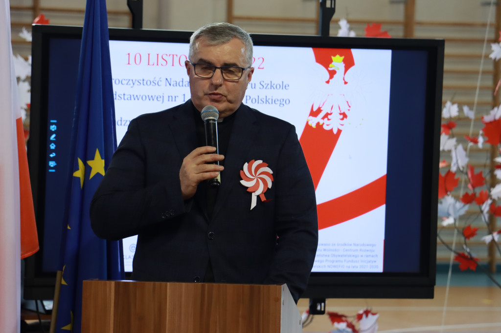 FOTORELACJA - Uroczystość Nadania Sztandaru Sp1 Poręba
