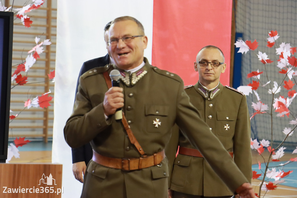 FOTORELACJA - Uroczystość Nadania Sztandaru Sp1 Poręba