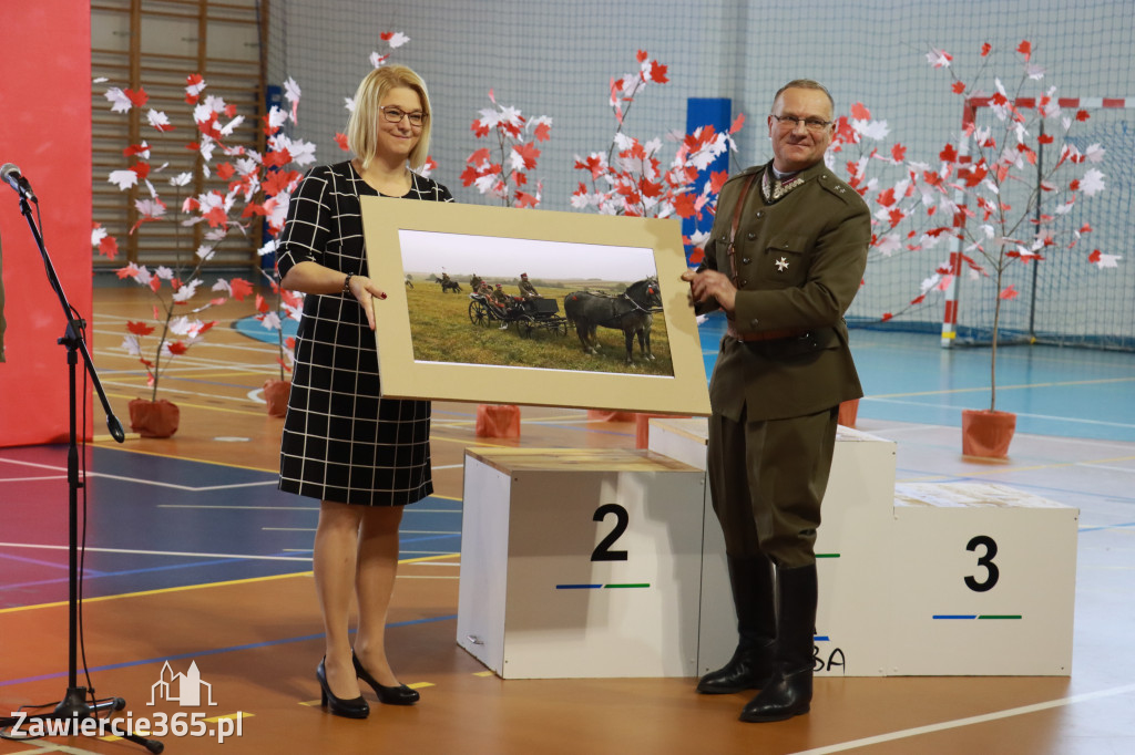 FOTORELACJA - Uroczystość Nadania Sztandaru Sp1 Poręba