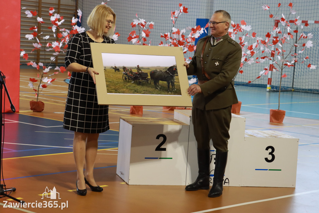 FOTORELACJA - Uroczystość Nadania Sztandaru Sp1 Poręba