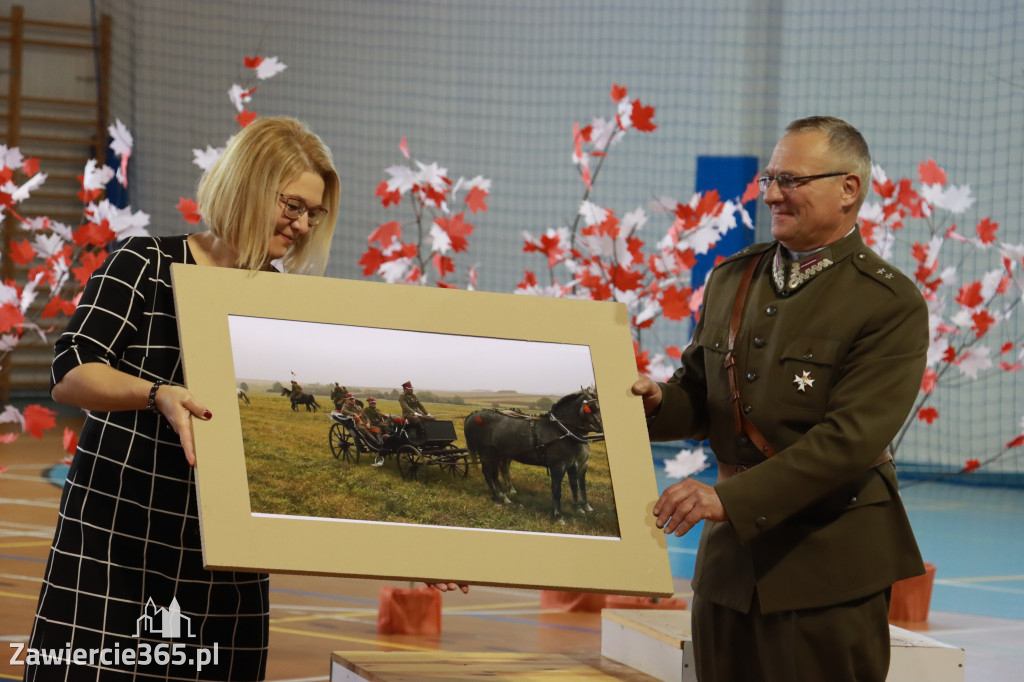 FOTORELACJA - Uroczystość Nadania Sztandaru Sp1 Poręba