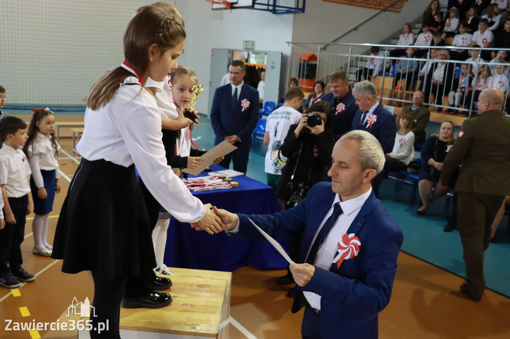 FOTORELACJA - Uroczystość Nadania Sztandaru Sp1 Poręba