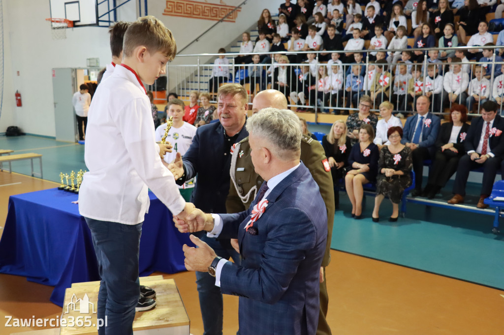 FOTORELACJA - Uroczystość Nadania Sztandaru Sp1 Poręba