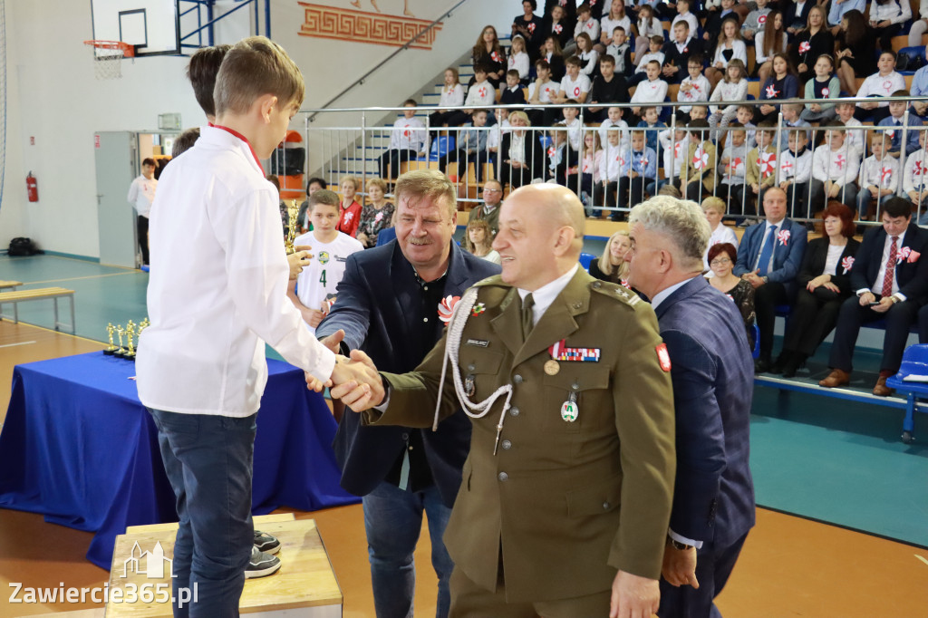 FOTORELACJA - Uroczystość Nadania Sztandaru Sp1 Poręba