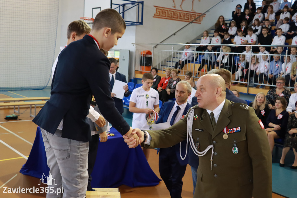 FOTORELACJA - Uroczystość Nadania Sztandaru Sp1 Poręba
