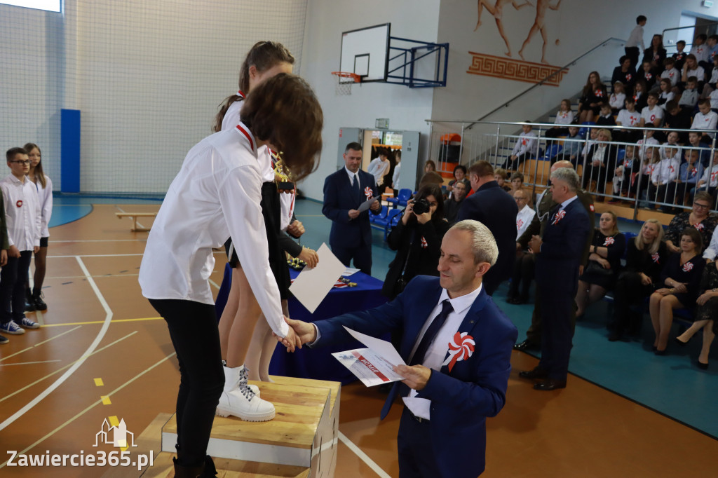 FOTORELACJA - Uroczystość Nadania Sztandaru Sp1 Poręba