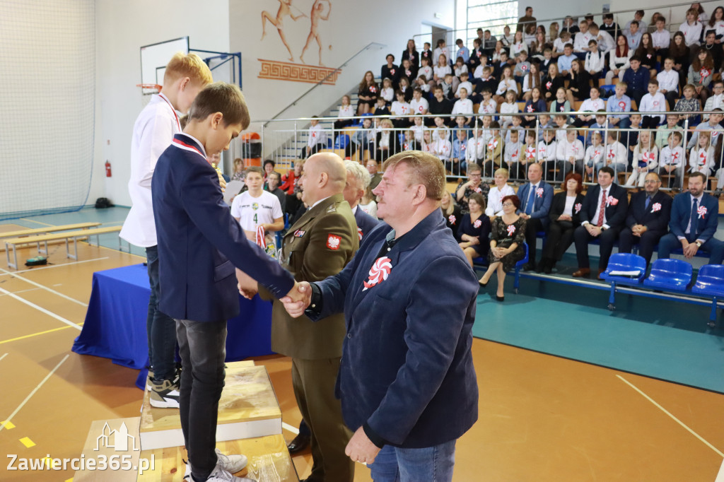 FOTORELACJA - Uroczystość Nadania Sztandaru Sp1 Poręba