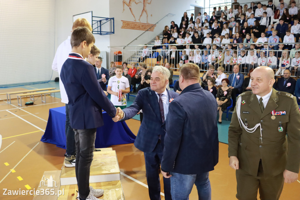 FOTORELACJA - Uroczystość Nadania Sztandaru Sp1 Poręba