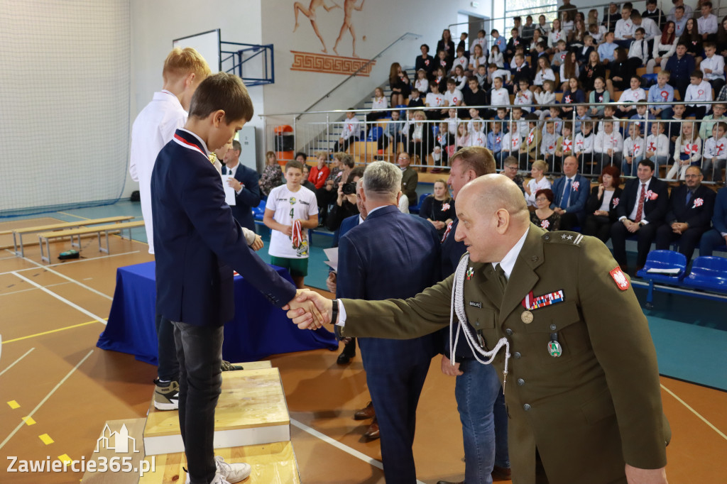 FOTORELACJA - Uroczystość Nadania Sztandaru Sp1 Poręba