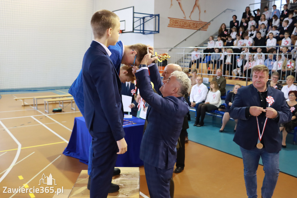 FOTORELACJA - Uroczystość Nadania Sztandaru Sp1 Poręba