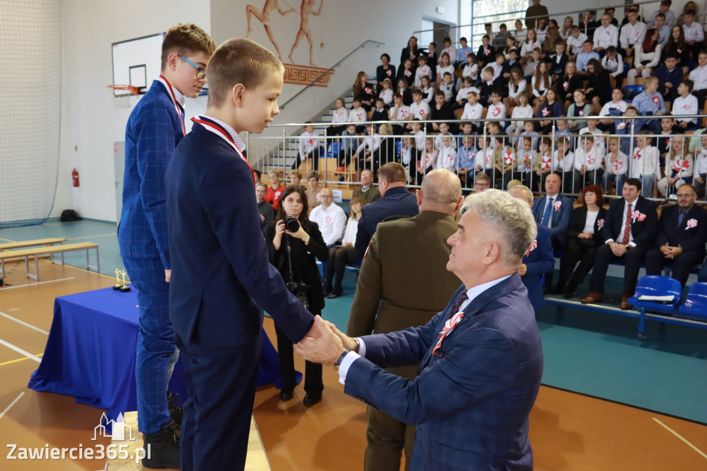 FOTORELACJA - Uroczystość Nadania Sztandaru Sp1 Poręba