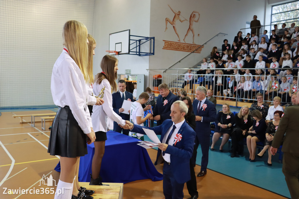 FOTORELACJA - Uroczystość Nadania Sztandaru Sp1 Poręba