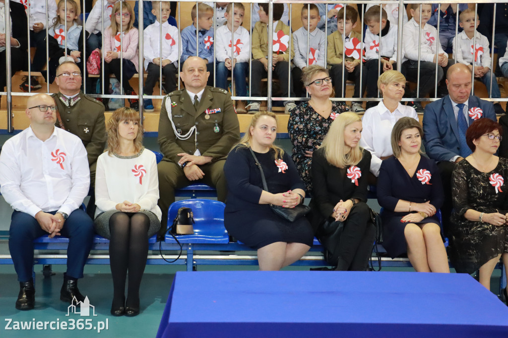 FOTORELACJA - Uroczystość Nadania Sztandaru Sp1 Poręba