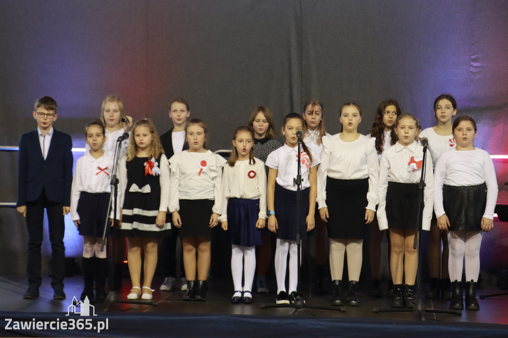 FOTORELACJA - Uroczystość Nadania Sztandaru Sp1 Poręba