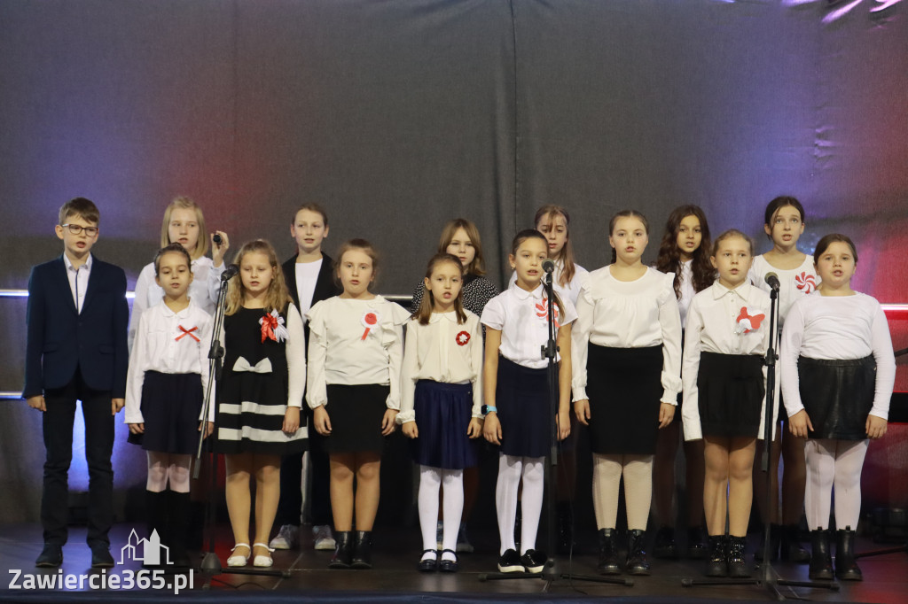 FOTORELACJA - Uroczystość Nadania Sztandaru Sp1 Poręba