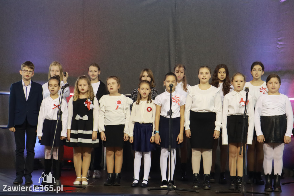 FOTORELACJA - Uroczystość Nadania Sztandaru Sp1 Poręba