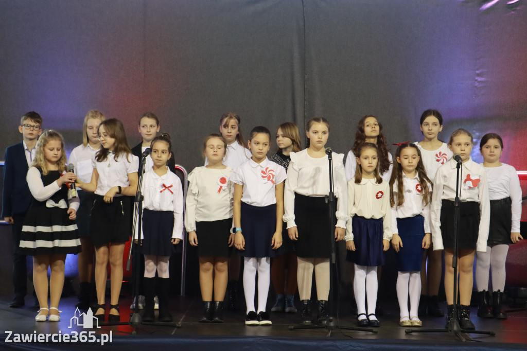 FOTORELACJA - Uroczystość Nadania Sztandaru Sp1 Poręba