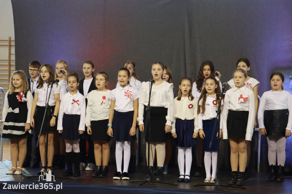FOTORELACJA - Uroczystość Nadania Sztandaru Sp1 Poręba