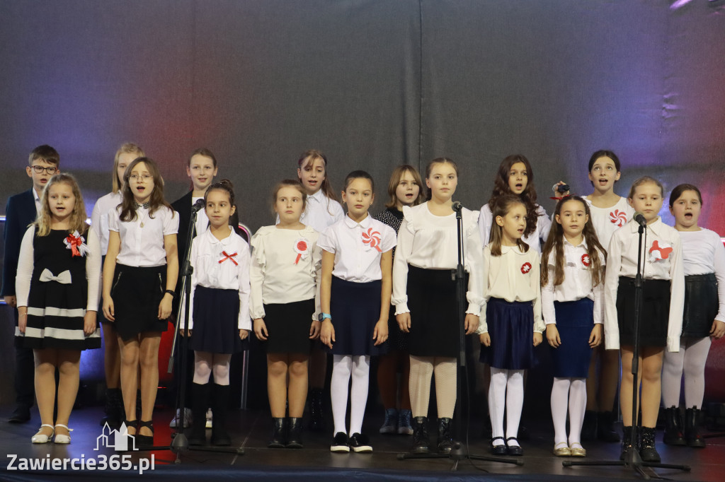FOTORELACJA - Uroczystość Nadania Sztandaru Sp1 Poręba
