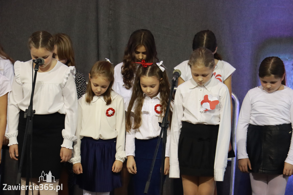 FOTORELACJA - Uroczystość Nadania Sztandaru Sp1 Poręba