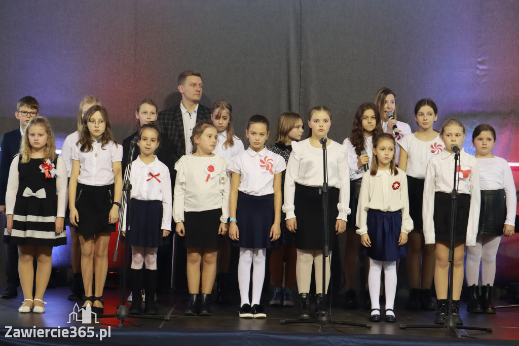 FOTORELACJA - Uroczystość Nadania Sztandaru Sp1 Poręba
