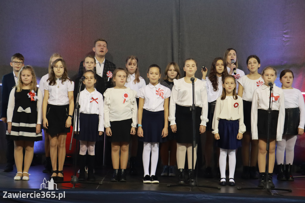 FOTORELACJA - Uroczystość Nadania Sztandaru Sp1 Poręba