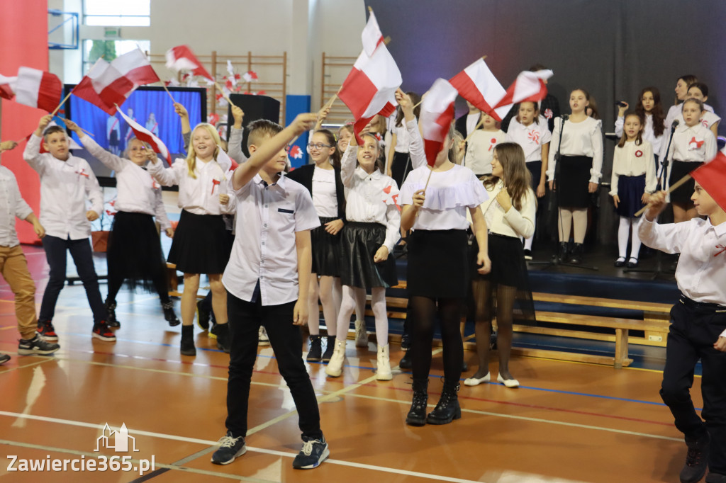 FOTORELACJA - Uroczystość Nadania Sztandaru Sp1 Poręba