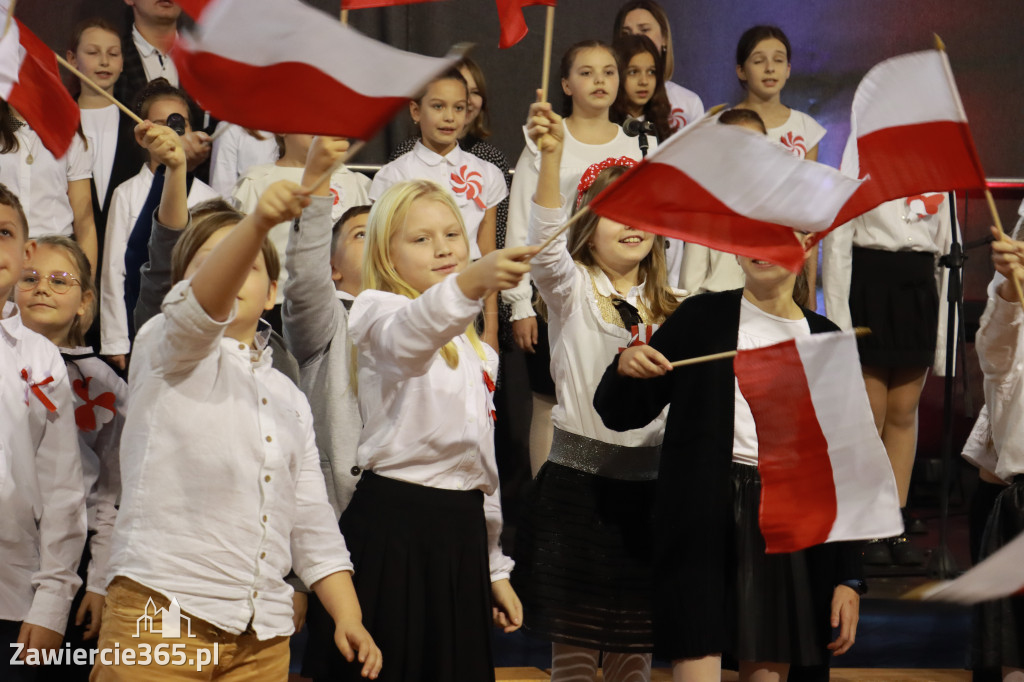 FOTORELACJA - Uroczystość Nadania Sztandaru Sp1 Poręba