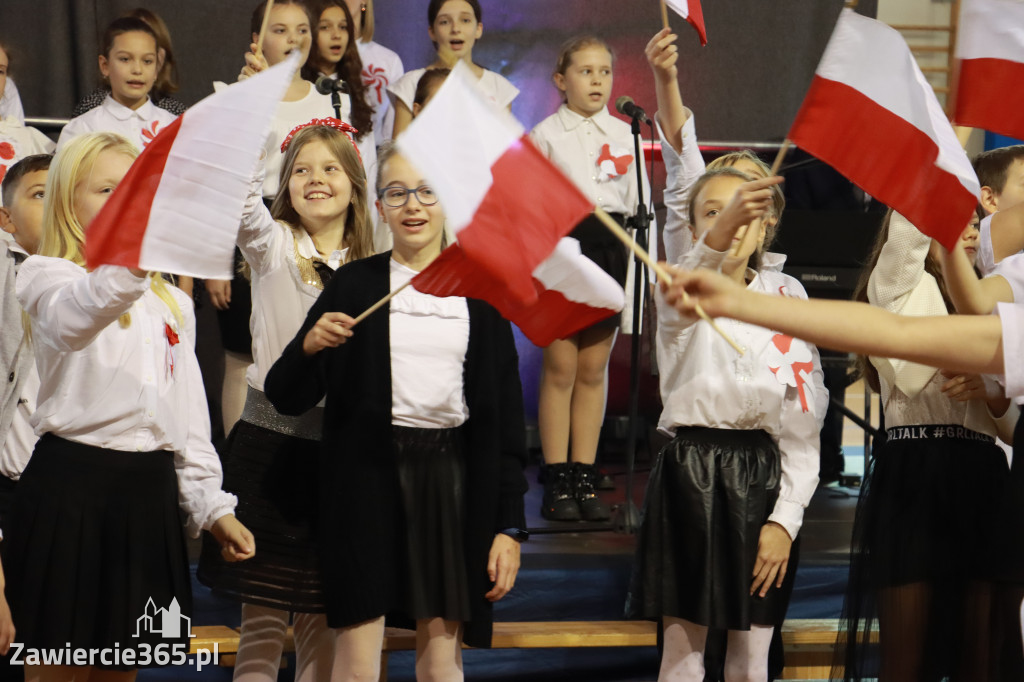FOTORELACJA - Uroczystość Nadania Sztandaru Sp1 Poręba