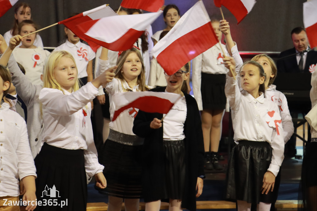 FOTORELACJA - Uroczystość Nadania Sztandaru Sp1 Poręba