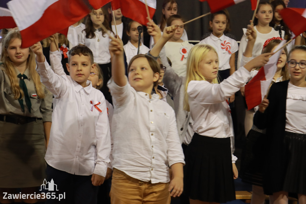 FOTORELACJA - Uroczystość Nadania Sztandaru Sp1 Poręba