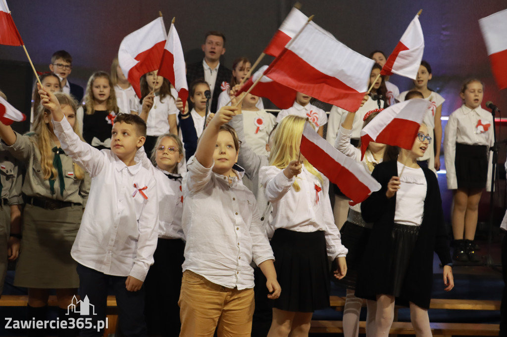 FOTORELACJA - Uroczystość Nadania Sztandaru Sp1 Poręba